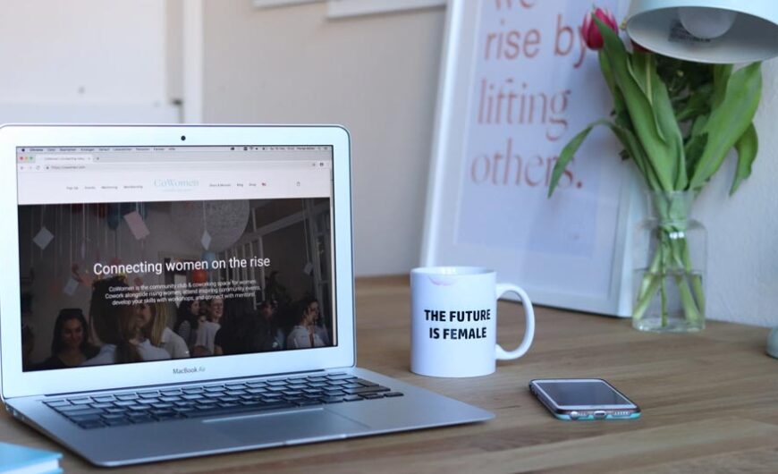 Side pocket sweat shirt